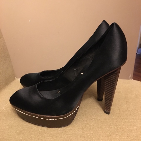 Beautiful Satin BCBG MaxAzria Black Heels ! - Picture 8 of 8